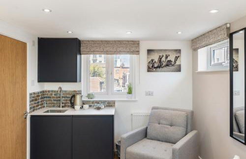 Studio at Tube Station Sleeps 3 Private Bathroom shared Kitchen 4 - Foto 5