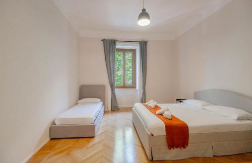 Velvet & Marble - Stylish Luxury City Center Apartment - Photo 11