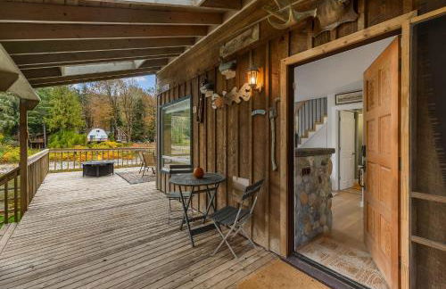 Riverfront Retreat Hot Tub Sauna Yard Gazebo and VIEWS - Foto 19