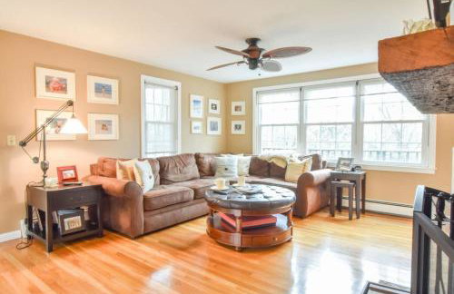 Spacious w Large Outdoor Area Fire Pit - Foto 13