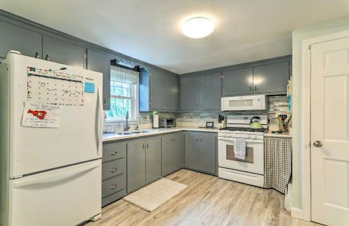 Yarmouth Cottage with Grill and Yard, Walk to Beach - Photo 7