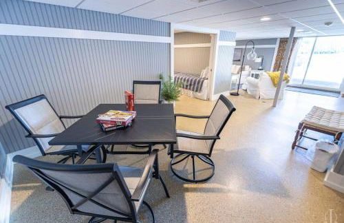 Beautiful Home 30 Feet from the Sand at Spofford Lake! - Foto 39