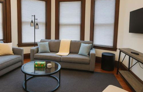 Victorian Cozy Retreat Steps to Cleveland Clinic - Foto 19