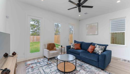 The Briscoe Boutique - Photo 2