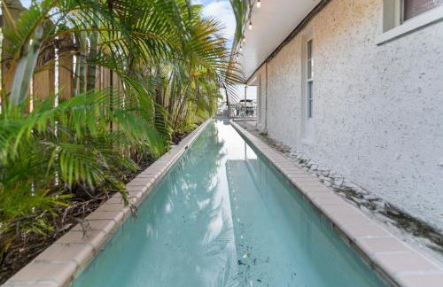 Pink Pony Villa - Waterfront Escape with Pool & Themed Rooms - Foto 28