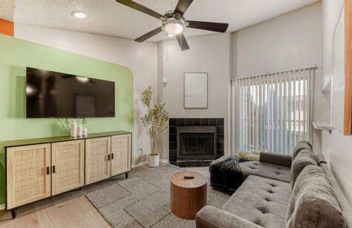 Stylish City Getaway 2B - Sleeps 6 - Pool, Prkg - Foto 28