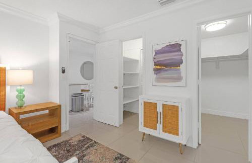 Boca Waterfront • Watch the Boats • Pool & Gym - Photo 18