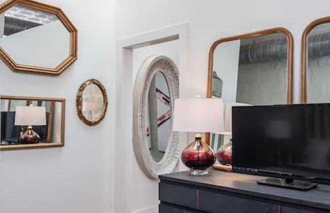 High-design Loft on Historic Alley Park Free - Photo 5