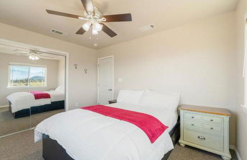 Luxury Shasta Vista Retreat & Basecamp - Sauna & Jacuzzi - Foto 28