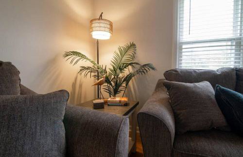 Near Historic Downtown Apex, Sleeps 8, King Bed - Foto 7