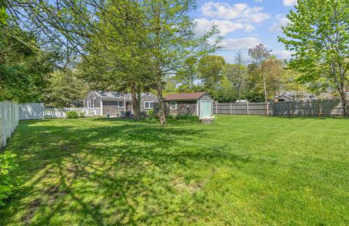 Cottage Oasis by Lake with Kayaks Fire Pit and a Huge Yard - Foto 31