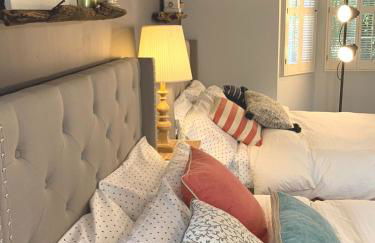 New cozy studio 2 queen beds kitchen walk to water! - Foto 38