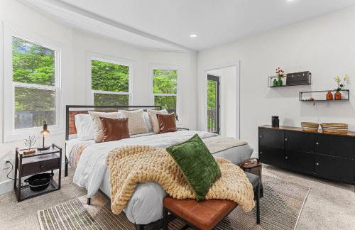 Spacious 4BR House Near Downtown, Perfect for Groups & Pets - Foto 11