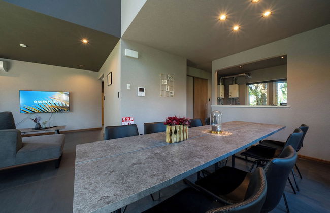 THE CHATEAU - Photo 34