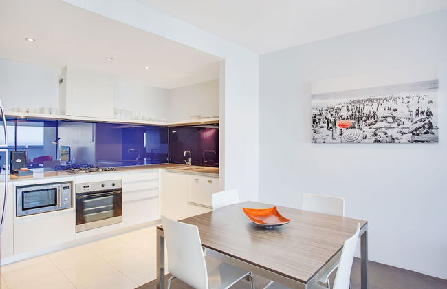 Mantra Circle on Cavill - Photo 32