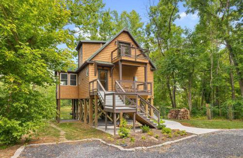 Riverside Oasis with Stunning Views, Cozy Firepit! - Photo 56