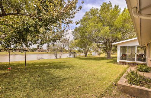 Riverfront Family Home Yard, Orchard, Dock! - Foto 28