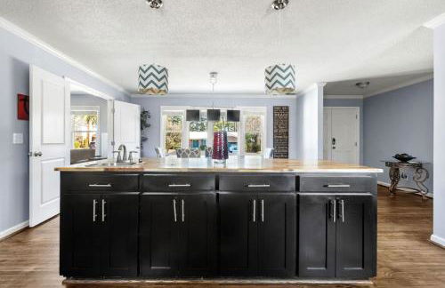 Spacious Oasis With Pool - 5BR - Foto 12