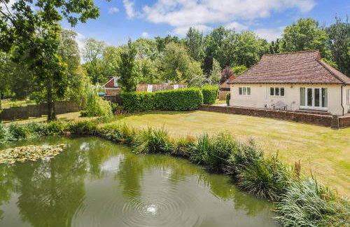 Woodland Cottage by inspirestays-com - Photo 1