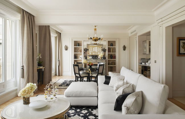 Four Seasons Hotel George V - Photo 17