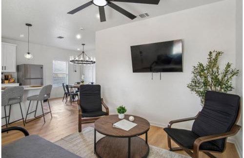 Your Inner-City Sanctuary: 3BR2BA Near Riverwalk - Foto 7