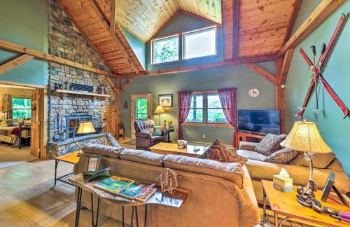 Slaty Fork Escape with Mountain View and Hot Tub! - Foto 3