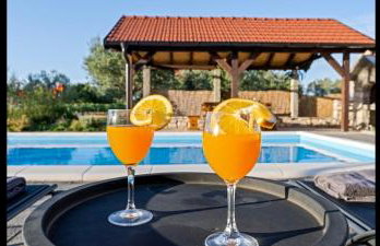 Olive Tree House with Jacuzzi, WiFi and 40m2 pool - Foto 14