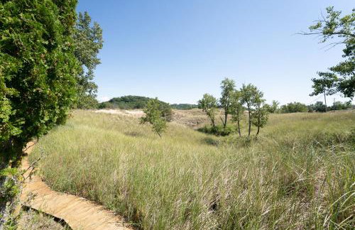 Experience lakeside luxury at Sunset Cove, a spacious 5-bedroom home - Foto 2