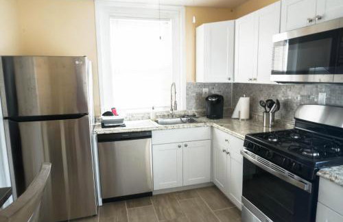 Lincoln Manor - Newly Renovated, 1mile from PHL Airport and Sports Stadiums - Foto 1