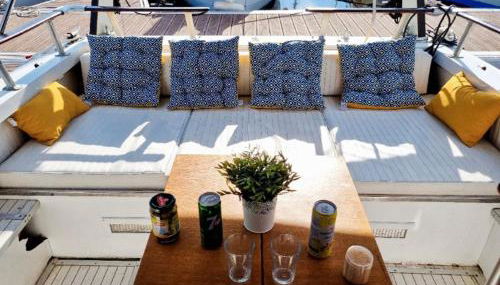 Unusual night on a small yacht - Foto 4