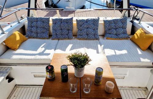 Unusual night on a small yacht - Foto 4