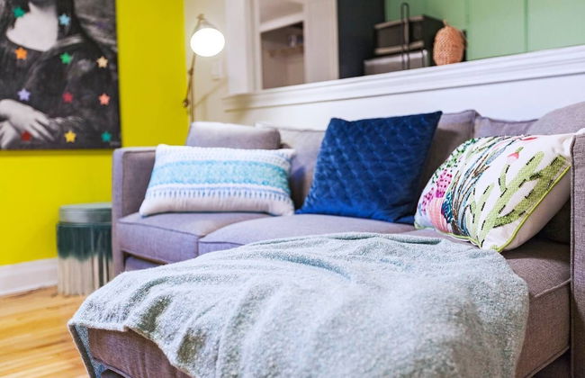 Colourful 2-bedroom Apartment - Foto 2