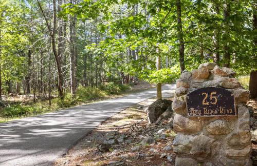 Lakeside Luxury Retreat with Winnipesaukee Views - Foto 26