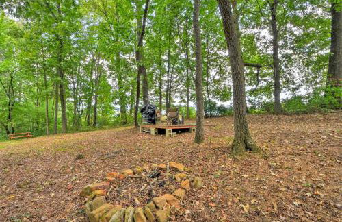 Andrews Cabin with Game Room and Covered Porch! - Foto 24