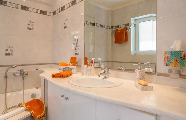 Bright & Spacious two-floor Family Garden Home - Foto 43