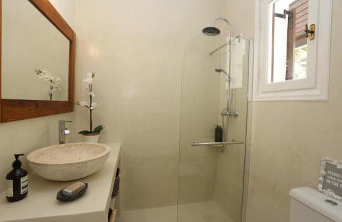 Seafront Calista Beach House With Garden - Foto 12