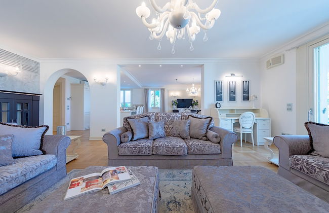 Luxury Lakefront Catullo with pool - Photo 42