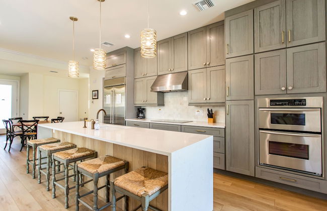 Sorrento Luxury Vacation Home: Expansive 5-Bedroom, 4.5-Bath Retreat with Private Pool, Hot Tub, and Pet-Friendly Accommodations – Just a Short Walk from Stunning Vanderbilt Beach - Foto 15