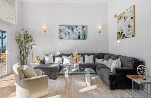 Entire Private Home with 4 Bedrooms 2 Bathrooms, Pool, View, 4 Parking, King Bed, Big Yard, Available Now - Foto 21