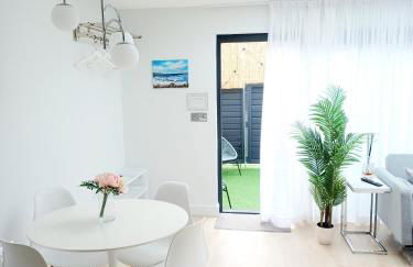 'The Limes' - Air-Con Two Double Bedroom Holiday House with Private Garden - Foto 9