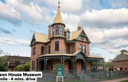 Modern 2BD DT - Balcony, Gym, W-D, Parking - Sleeps 8 - Photo 42