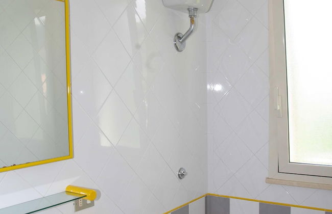 Stunning Apartment for 3 People in Residence - Photo 17