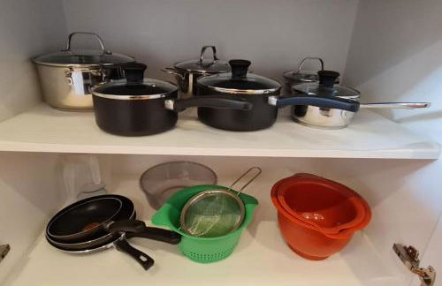 Luxury London House Sleeps x 16, Free Parking, Free Wifi, Garden Patio, Close to tube line easy access to Central London - Foto 80