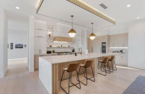 Barton Springs Luxe Heated Pool Spa Sleeps 16 - Photo 32