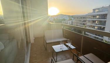 Fully renovated studio, steps from beach with a sunny terrace and free wifi - Foto 2