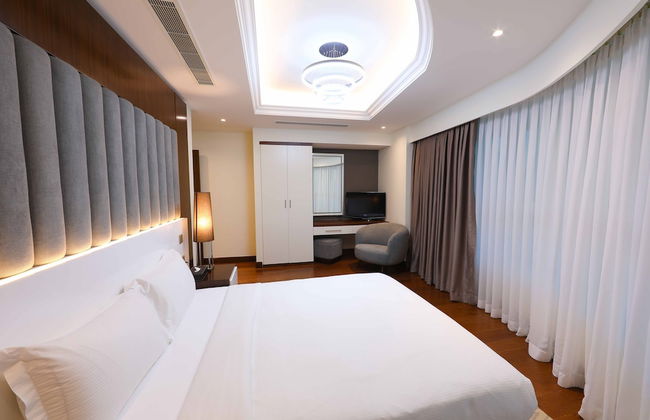 Number One Tower Suites - Photo 47