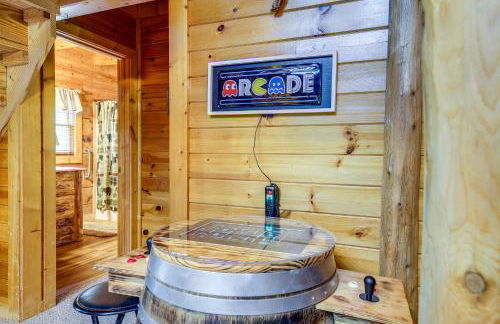 Sevierville Cabin with Wraparound Deck and Lake Access - Foto 11