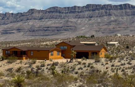Desert View Retreat - Sleeps 22, Game Garage, Near Skywalk & Lake Mead - Foto 1