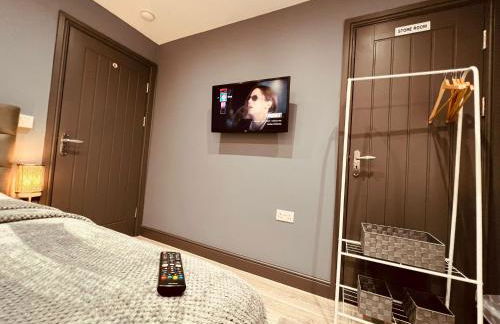 MODERN SUITES -5 Bedroom House- With FREE PARKING Birmingham city - Foto 37