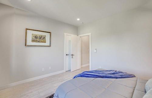 Sleek Ferndale Home with Ocean and Mountain Views! - Photo 20